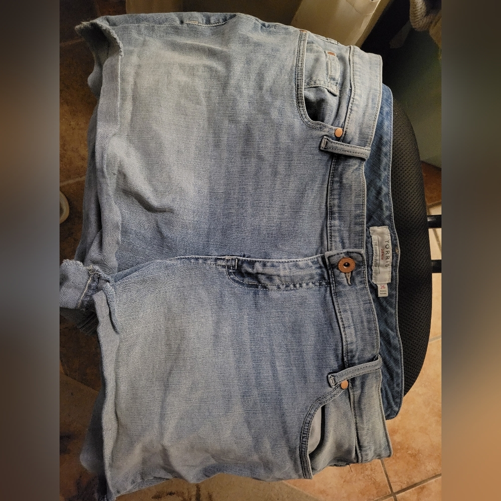 TORRID Light Wash Denim Shorts Size 26w BUY BOTH SIZE 26W FOR 30$